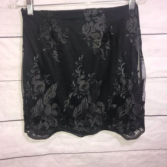 Fashion Nova Black Lace Overlay Mini Skirt-Large - Picture 10 of 11